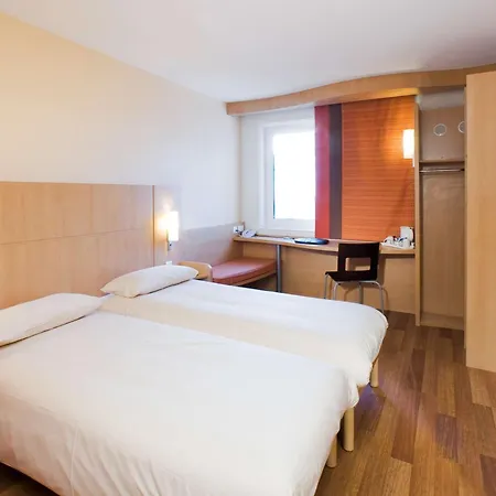 Ibis Temple Meads Hotel 3*