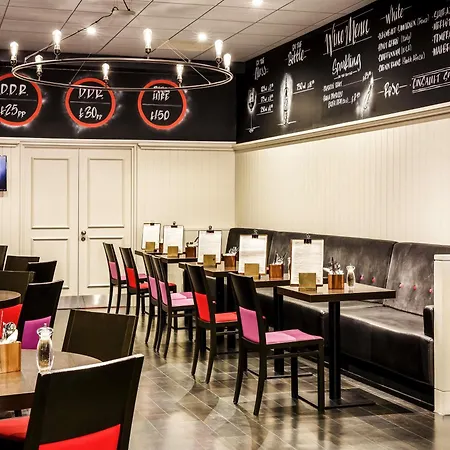 Ibis Temple Meads Hotel 3*